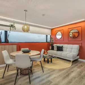 Aparthotel Go Living & By Housy Host, Medellin